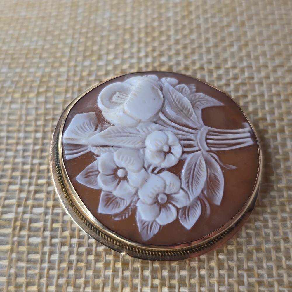 Vintage Cameo 14K Yellow Gold Carved Bouquet Brooch & Pendant - Picture 3 of 9